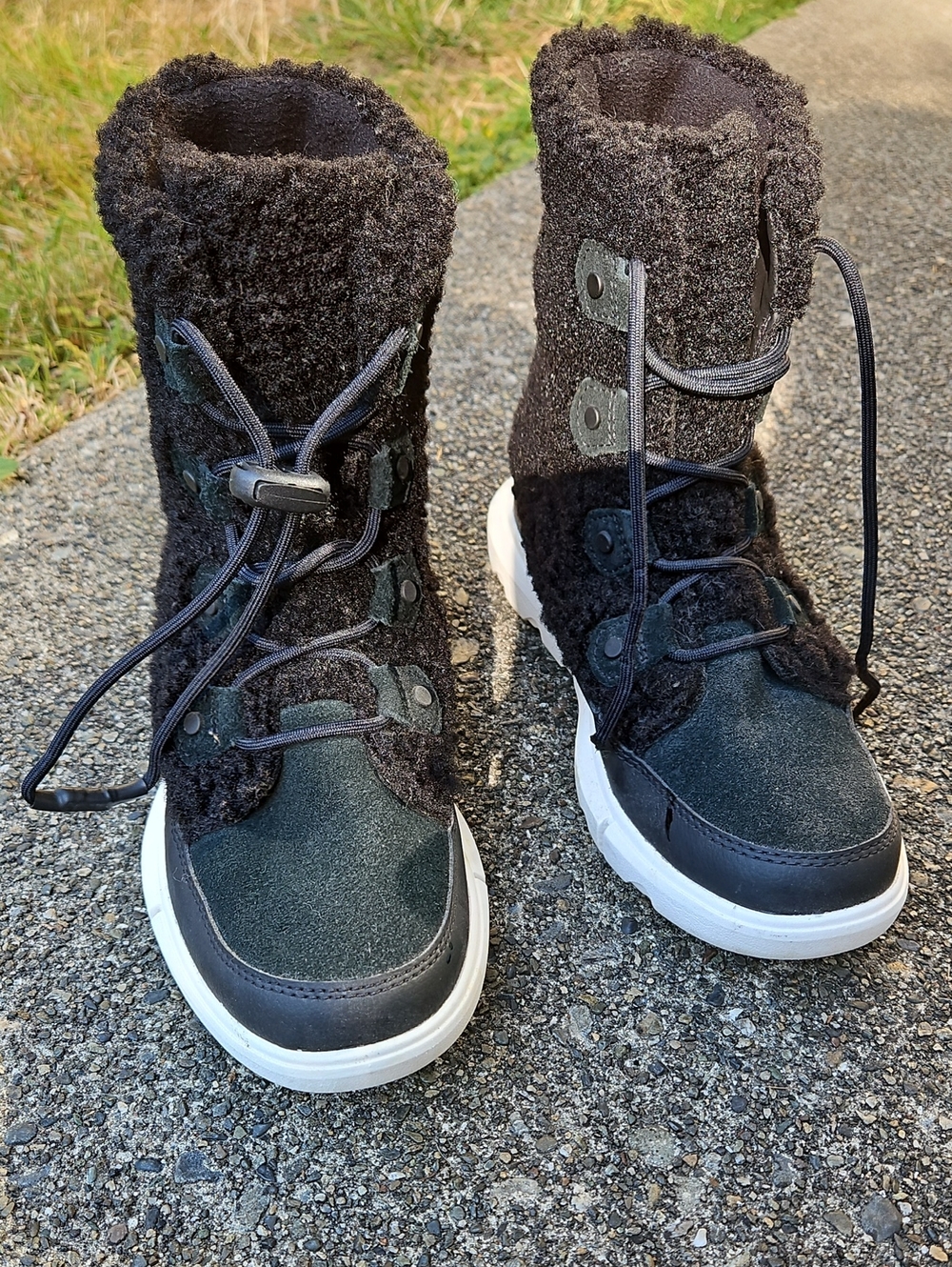 Kids Sorel Boots Sz 4